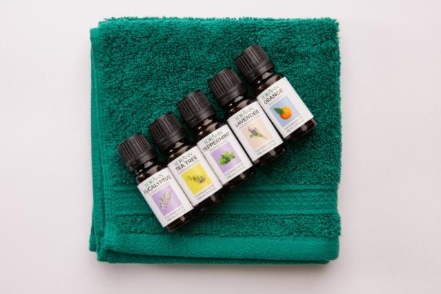 *AROMATHERAPY ESSENTIAL EIGHT BLENDING KIT